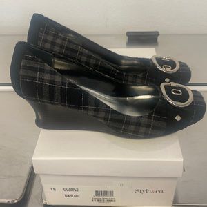 Style and Co Plaid Wedge Size 8